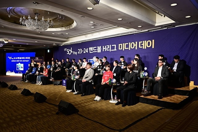 欧足联主席批威尼修斯：看看他每场比赛都做了什么 一直在怼裁判、对手和球迷