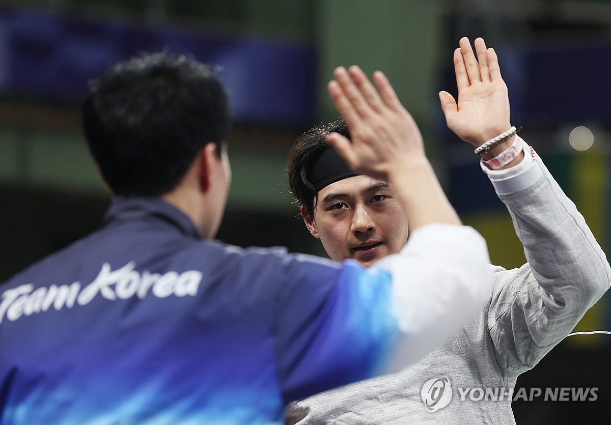 ⚽英超战报：约翰逊传射建功 索兰克破门 B费染红 10人曼联0-3不敌热刺