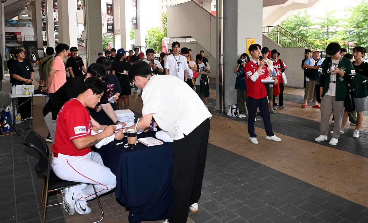 ❤️骑士官方发文：祝贺你德里克-罗斯 你有一个成功的NBA职业生涯